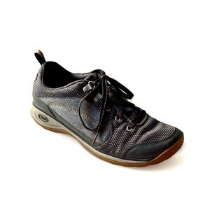 Chaco Black and Gray Athletic Shoe women’s‎ 9.5 Trail performance Outdoor Hiking